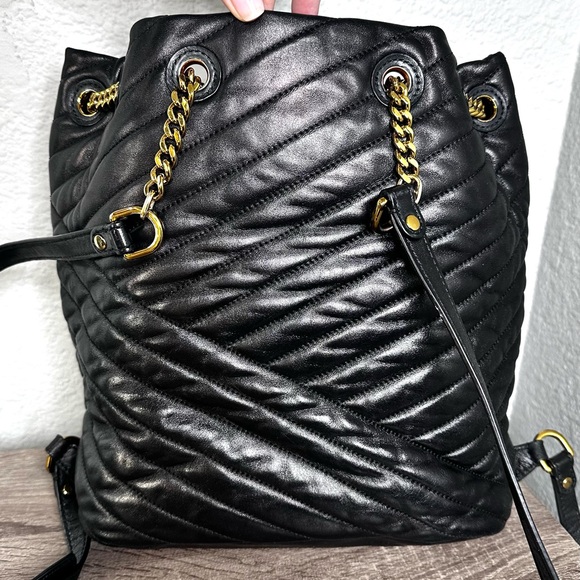 Tory Burch Kira backpack in quilted matelasse leather - Picture 4 of 17